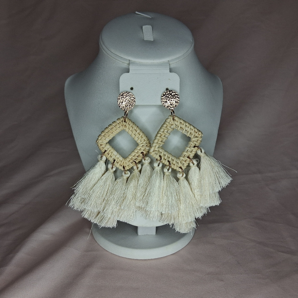 Boho Chunky White Fringe Earrings Clip-On Woven Material Beachcore Statement
